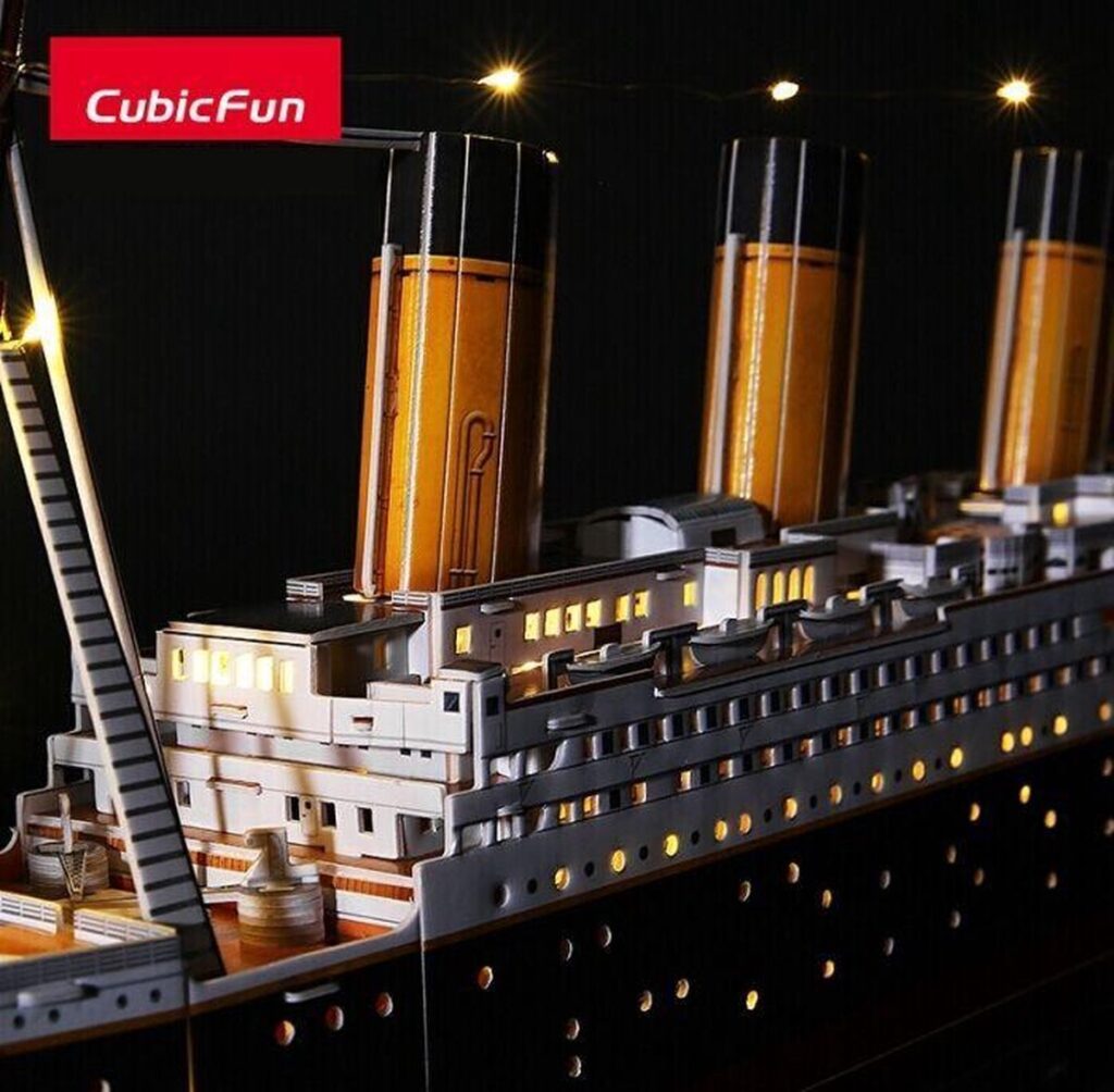 cubic fun titanic led 3d puzzel (2)