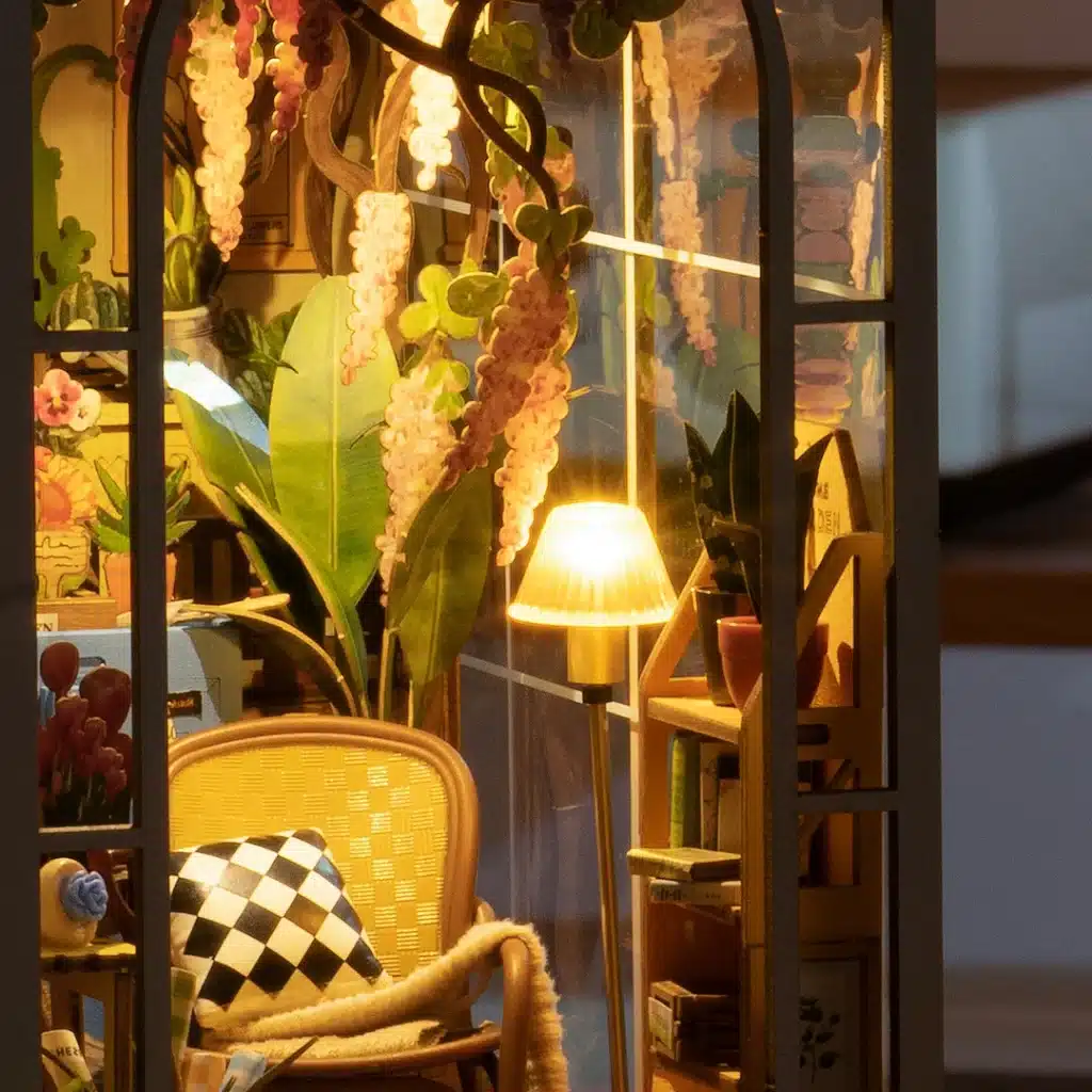 rolife holiday garden house book nook (10)
