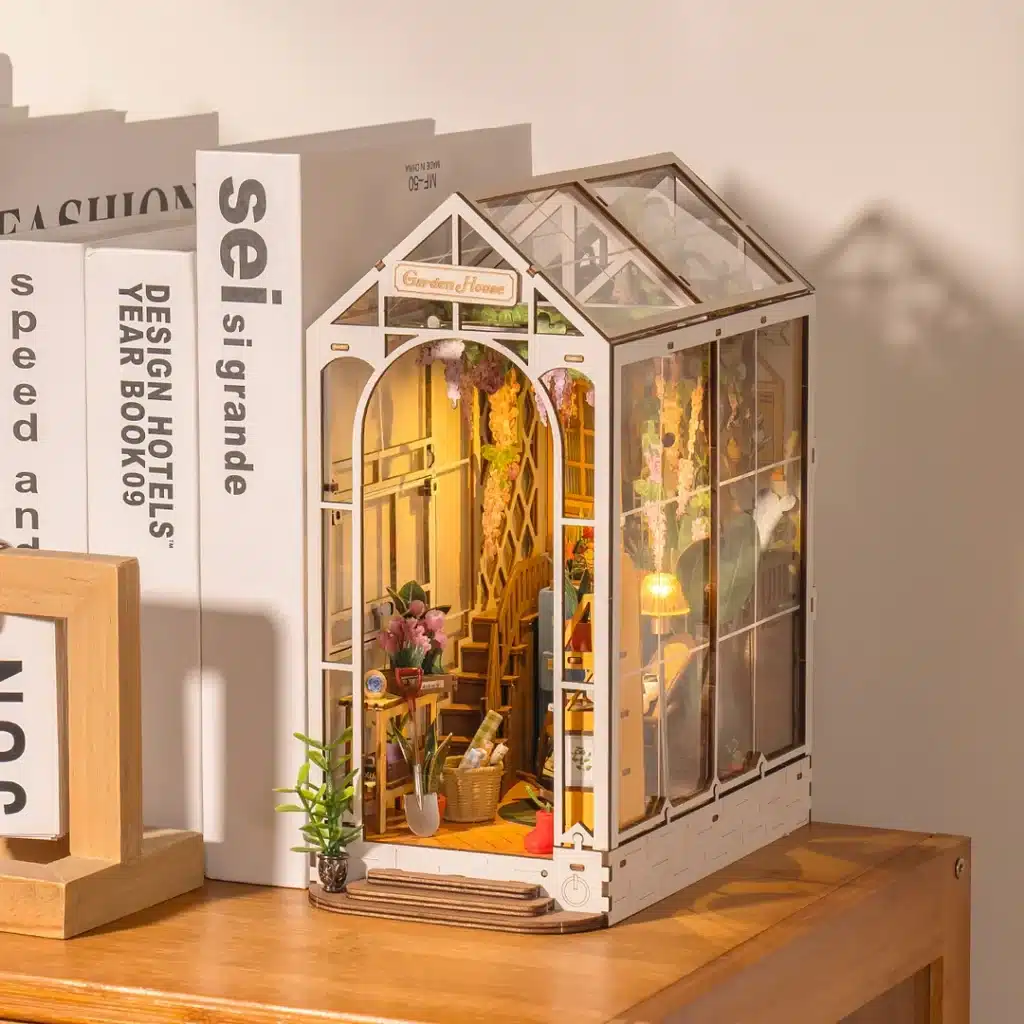 rolife holiday garden house book nook (2)