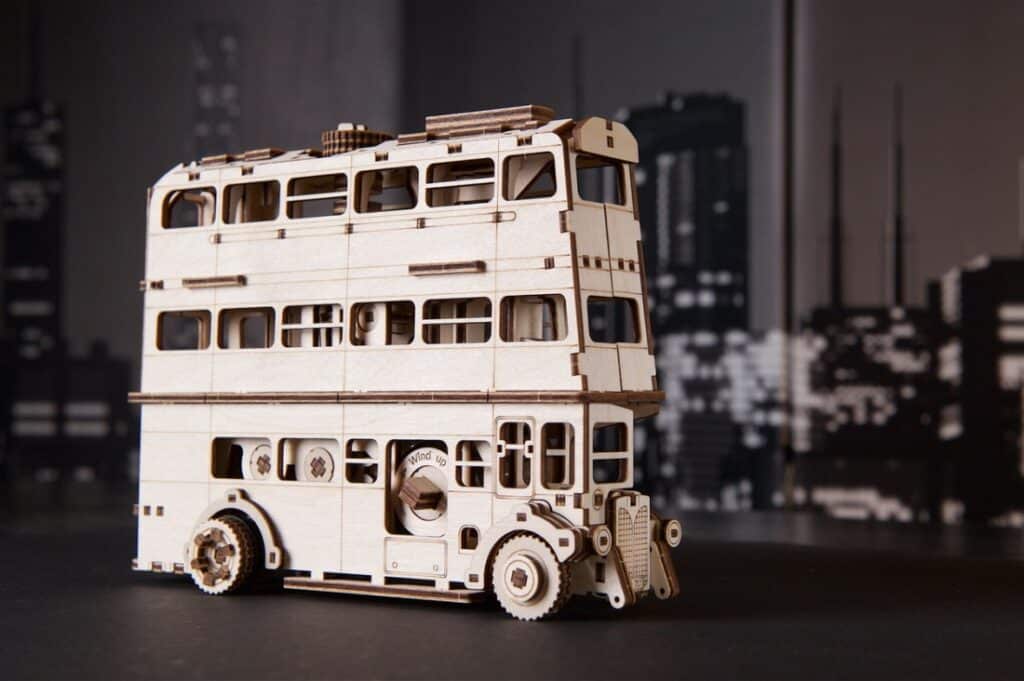 ugears harry potter knight bus (1)